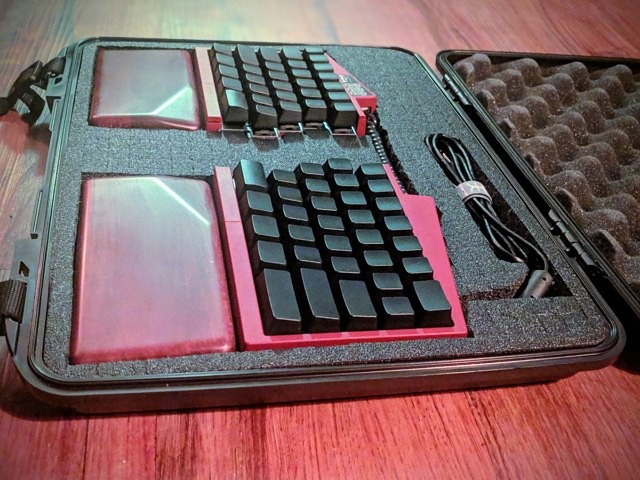 split keyboard carrying case